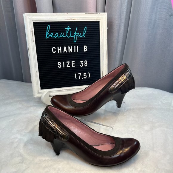 CHANII B Brown Leather w Suede Ruffle Trim and Gold Accent Heels- 7.5 - Picture 2 of 12